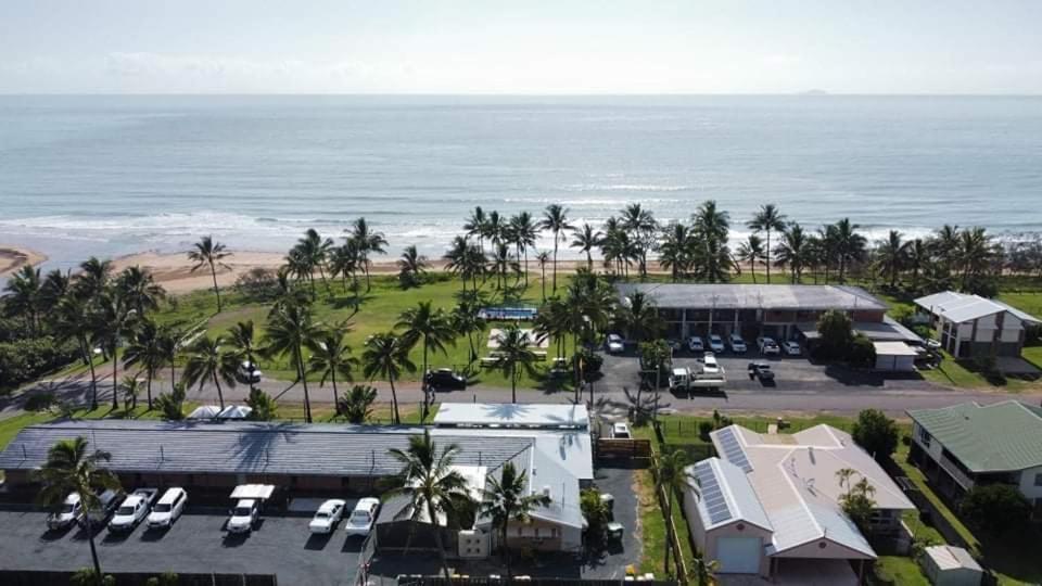 Sarina Beach Motel Exterior photo