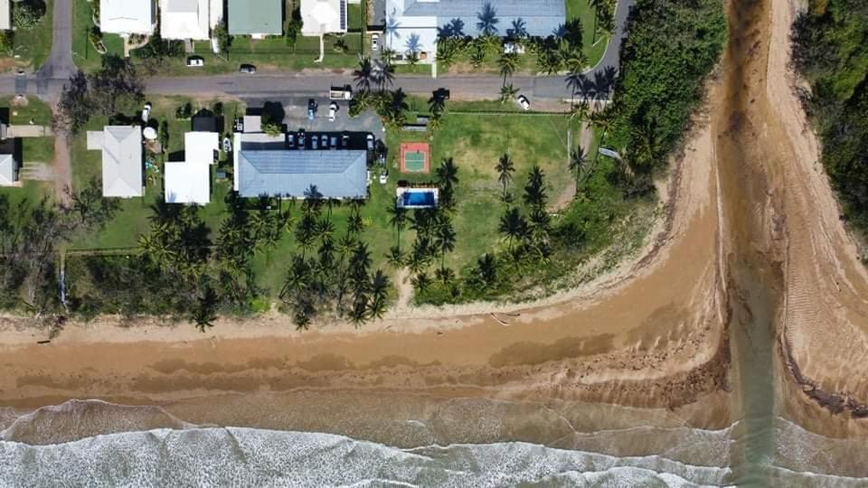 Sarina Beach Motel Exterior photo