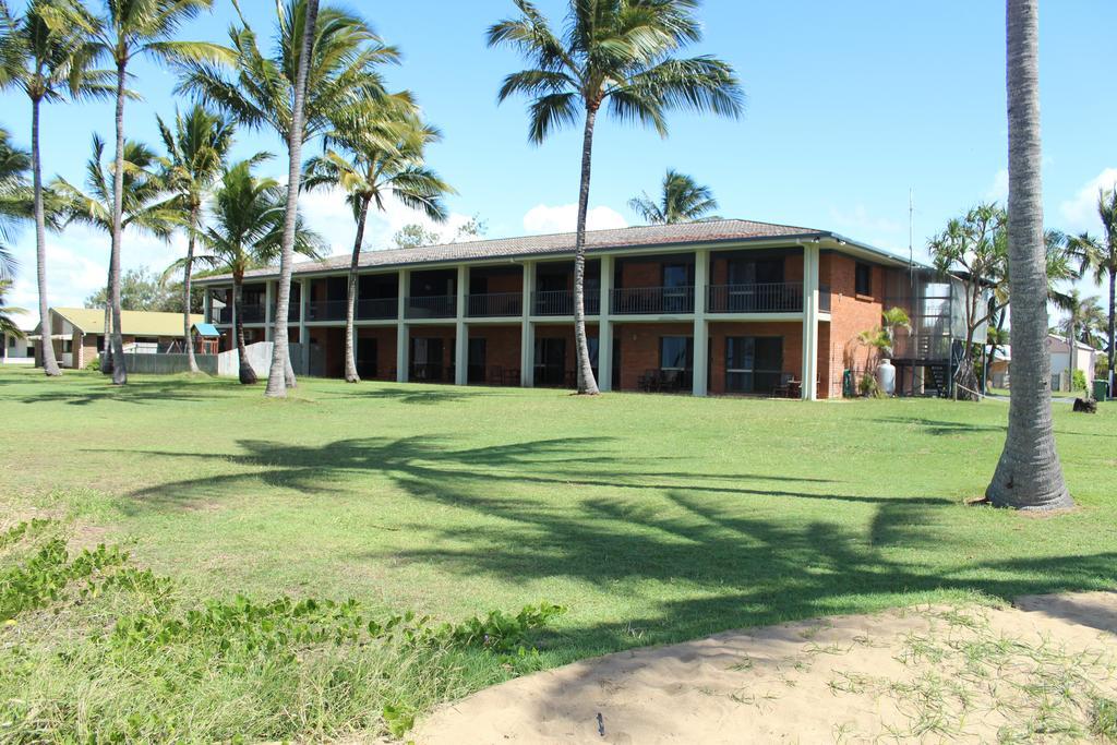 Sarina Beach Motel Exterior photo